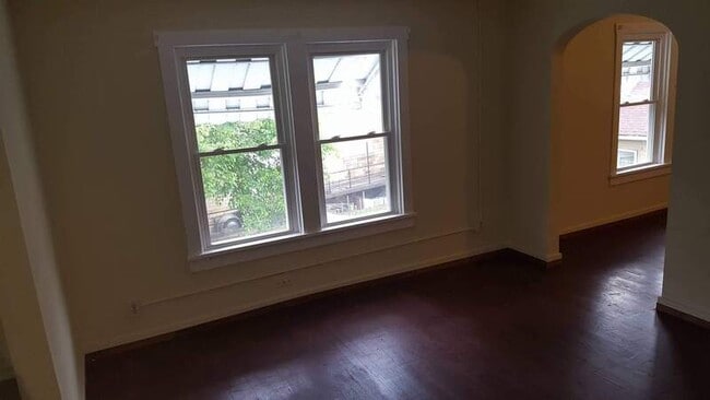 Building Photo - 46 1/2 S 6th St