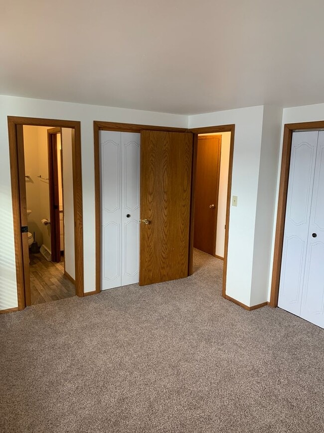 Building Photo - 1001-1007 Brookwood