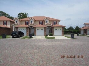 Building Photo - Upgraded End-Unit Townhome Minutes From Eglin AFB