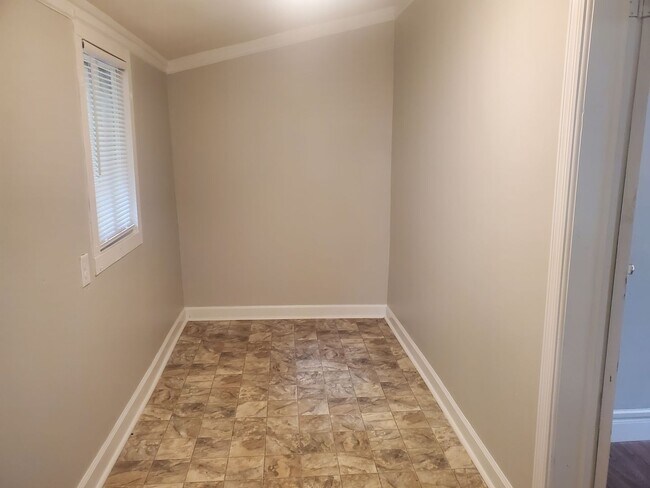 Building Photo - 3 Bedroom 2 Bath House