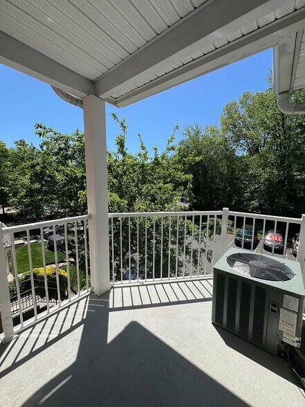 Building Photo - 104 Chambord Ct