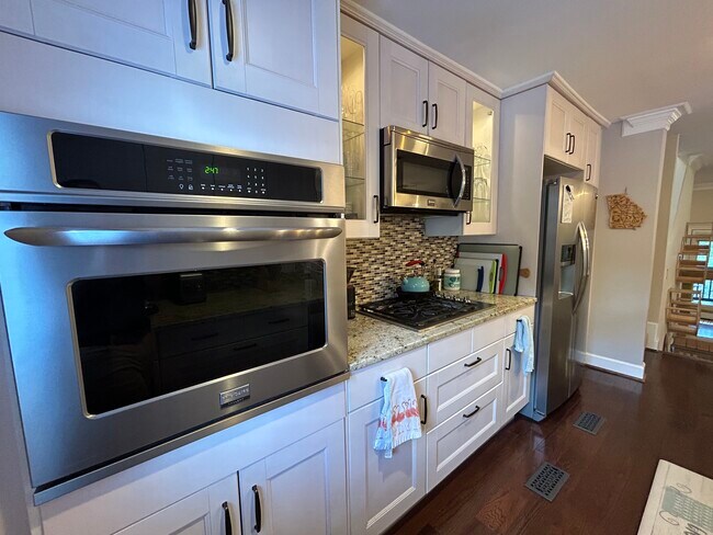 Building Photo - 1467 Monroe Dr NE