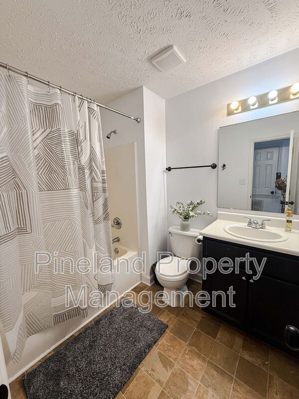 Building Photo - 815 Zapata Ln