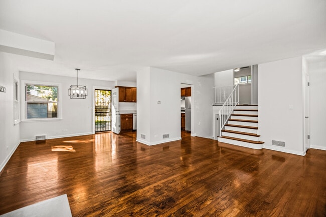 Building Photo - 1808 Laurel Ave