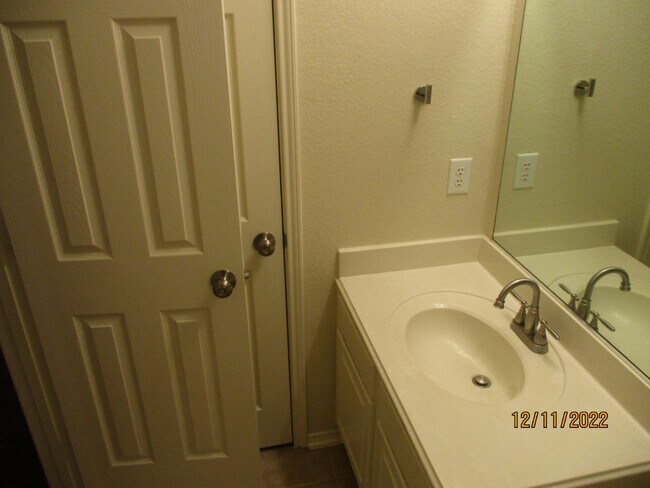 Building Photo - 5144 Waterview Ct
