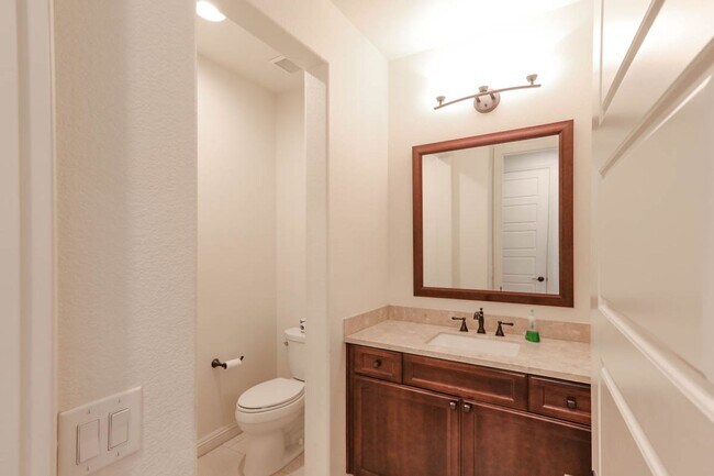 Building Photo - Stunning 5 Bed, 4 Full Baths And 2 Half Ba...