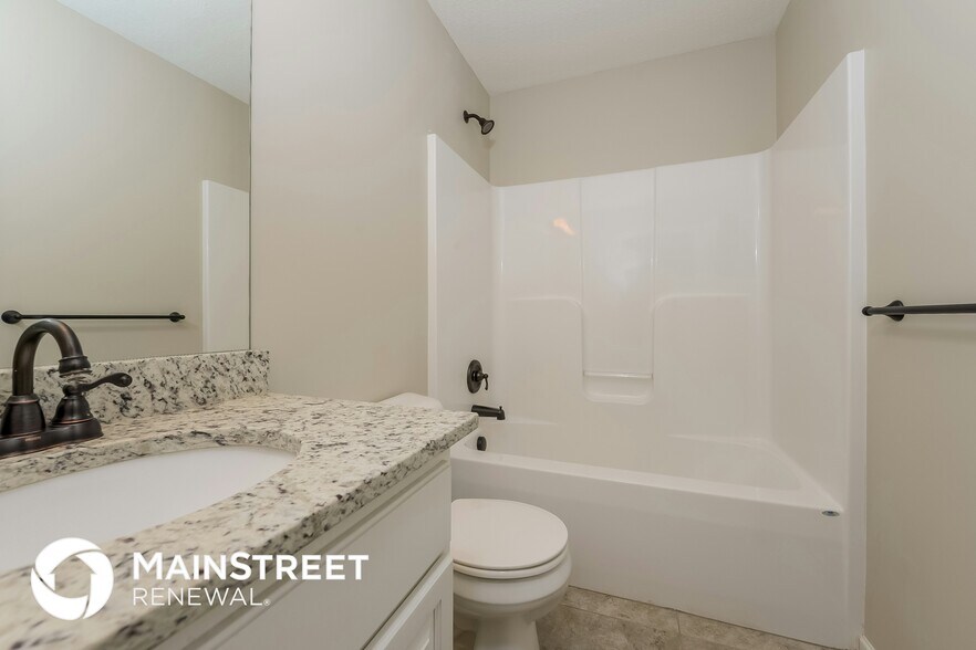 Building Photo - 407 Golfview Dr