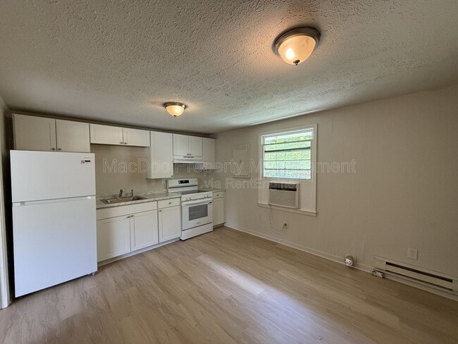 Building Photo - 7258 Twin Cedars Dr