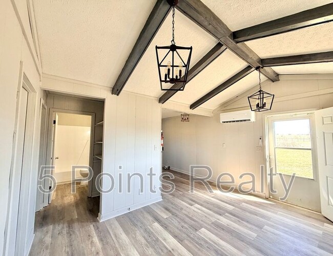 Building Photo - 2121 Bracey Cir