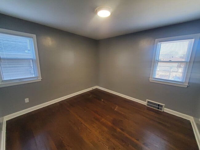 Building Photo - 4556 N 65th St