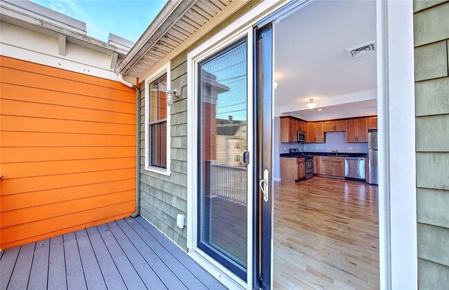 Building Photo - 400 Hope St