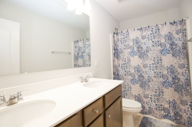 Building Photo - "Spacious 4 Bed, 2.5 Bath Rental in Vass, ...