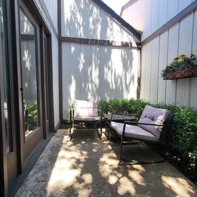 Building Photo - Furnished Rental for Lease