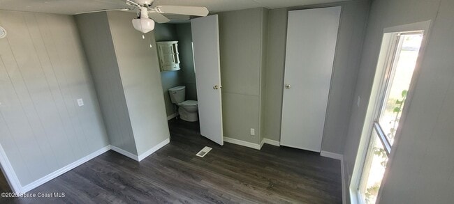 Building Photo - 1345 Barefoot Cir