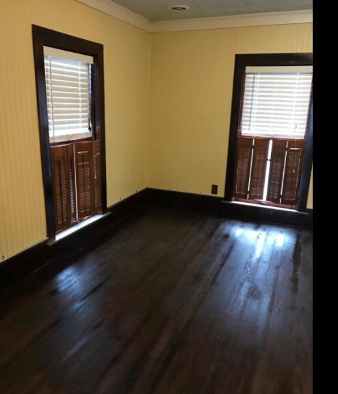 living area - 206 N Main St
