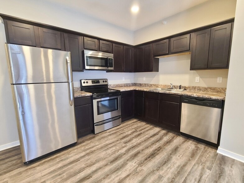 Johnston Gardens Apartments 5705 NW 57th Ave Johnston IA 50131 Apartment Finder