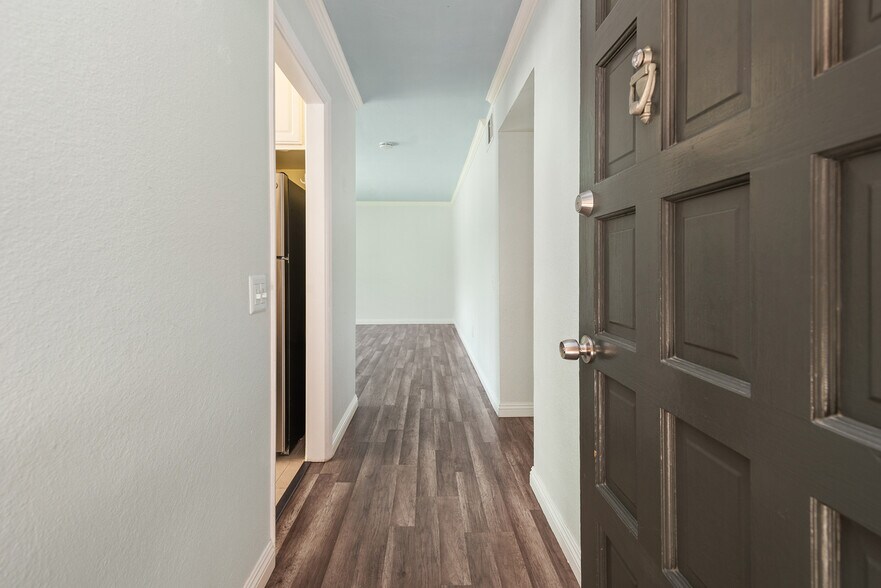 Building Photo - 17131 W Bernardo Dr