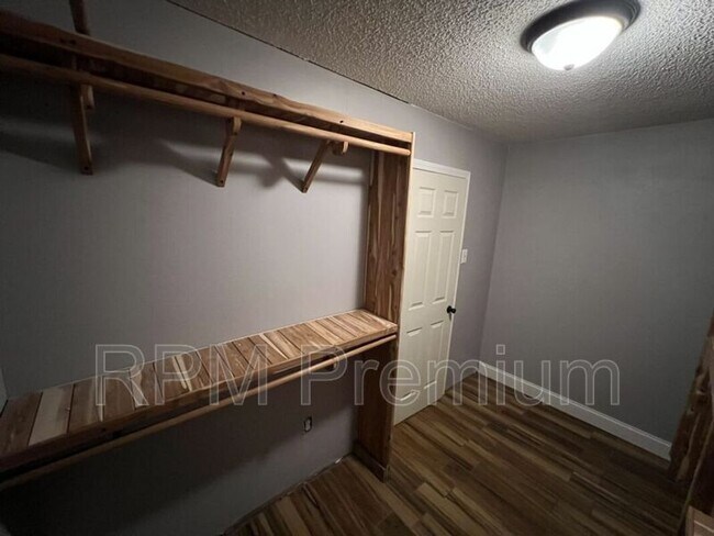 Building Photo - 1944 W Marsden Pl