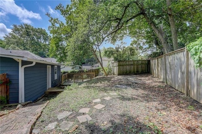 Building Photo - 807 Gilbert St SE