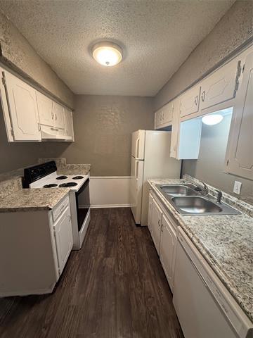 Building Photo - 708 E Pecan St