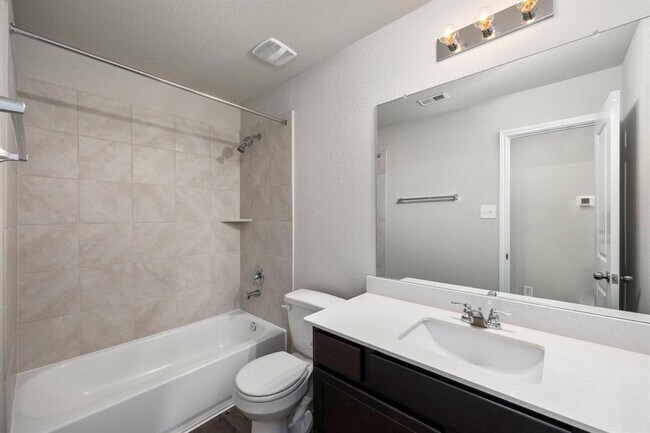 Building Photo - 2256 Raider Dr