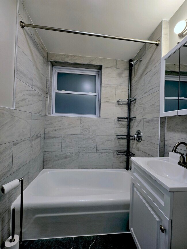 Building Photo - 18 68th St