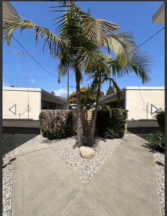 Building Photo - One Bedroom Apartment, Downtown Ventura