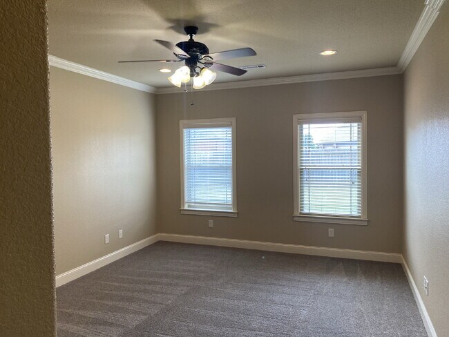 Building Photo - 6202 W Sage Dr