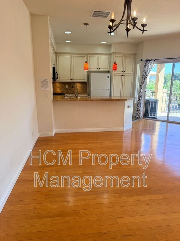 Building Photo - 1237 S Country Glen Way