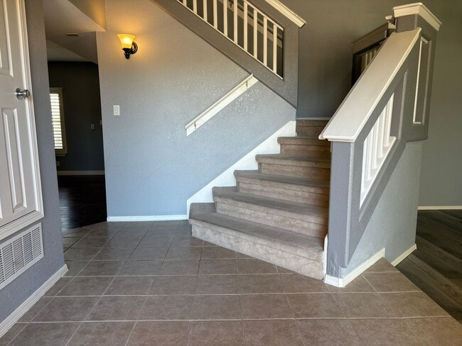 Building Photo - EASTSIDE HOME FOR RENT IN "THE TIERRAS"