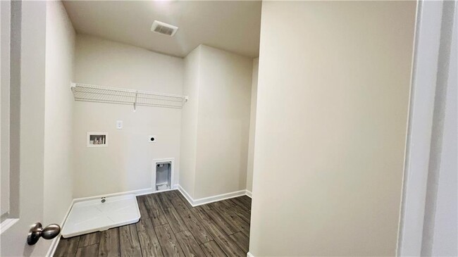 Building Photo - 6056 Hickory Crk Ct