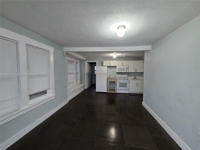 Building Photo - 5909 NW 5th Ct