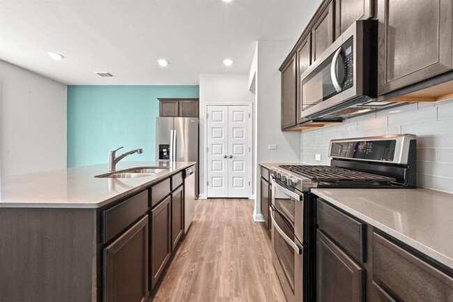 Building Photo - 7902 Mellencamp Dr