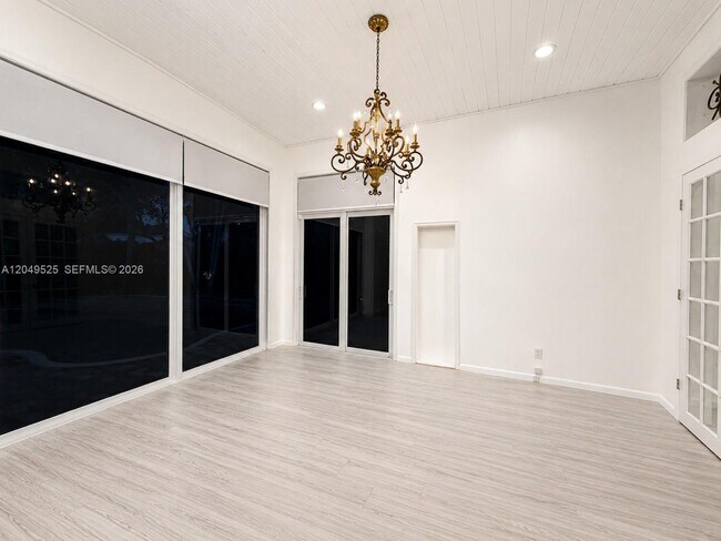 Building Photo - 2616 Oakbrook Ct
