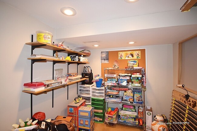 Building Photo - 9 S Northampton Dr