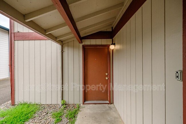 Building Photo - 1950 NW Hayes Ave