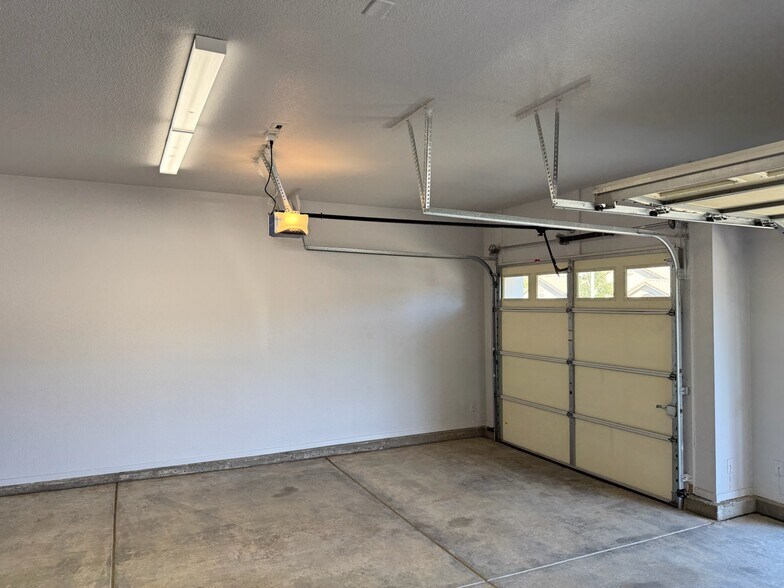 Building Photo - 5977 Whisperlodge Way