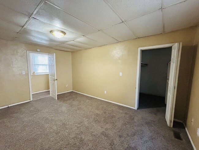 Building Photo - 242 W 28th St