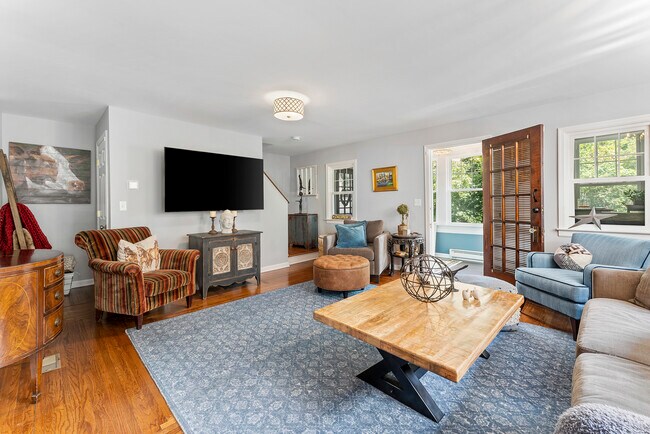 Building Photo - 14 Mc Donald St