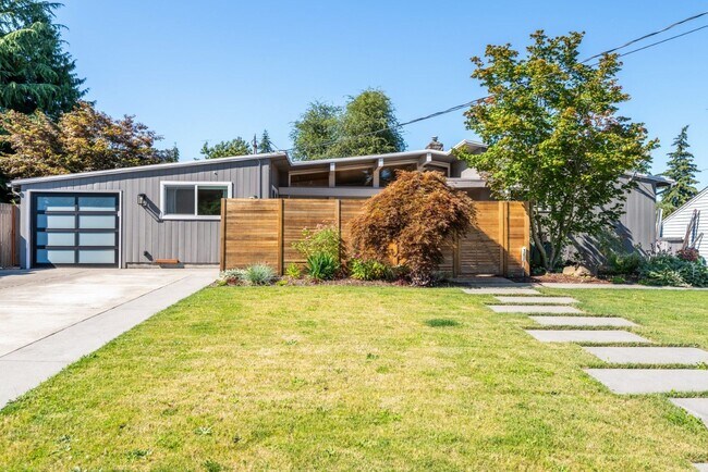 Building Photo - 4bd/1.75ba Shoreline Home