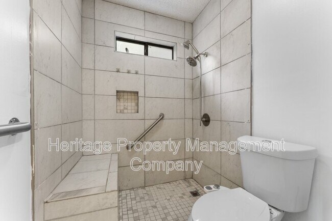 Building Photo - 2526 Town Briar St
