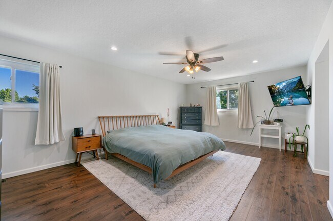 Building Photo - 645 US-12