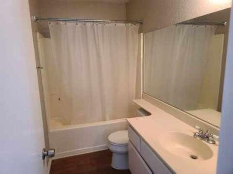 Building Photo - 43007 Pearlwood Dr