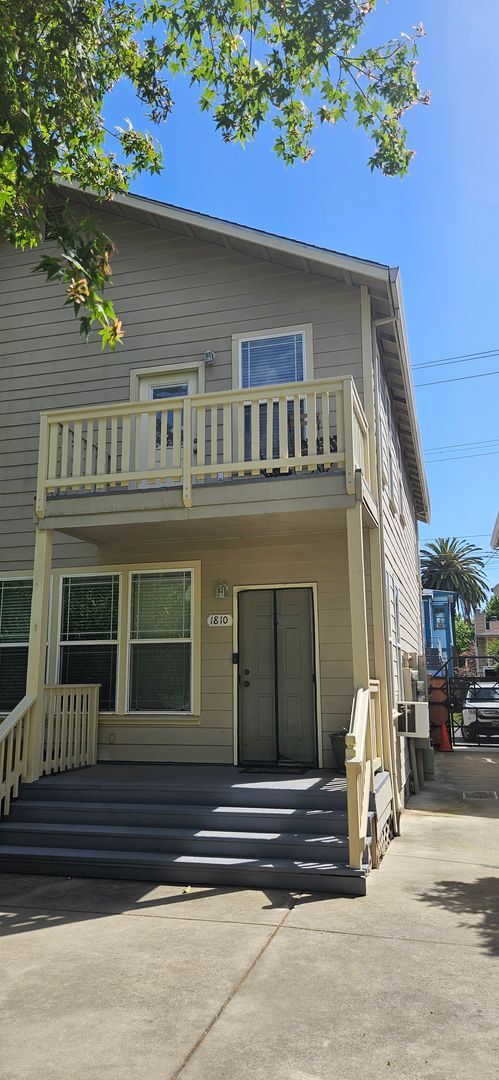 Building Photo - G Street 6 Plex