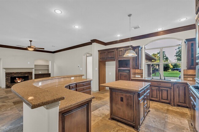 Building Photo - 19309 Whispering Grove E