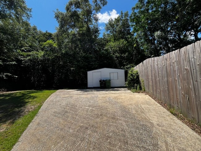 Building Photo - New On the Market!