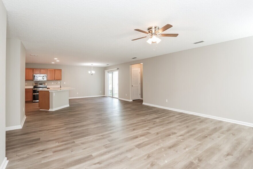 Building Photo - 11755 Alexandra Dr
