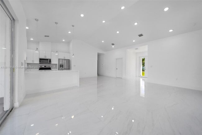 Building Photo - 15640 NW 39th Ct