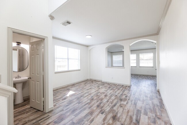 Building Photo - 32506 Rosella Ln