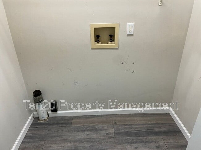 Building Photo - 326 Hardaway Ct